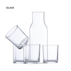 Set med 4 glas och karaffel